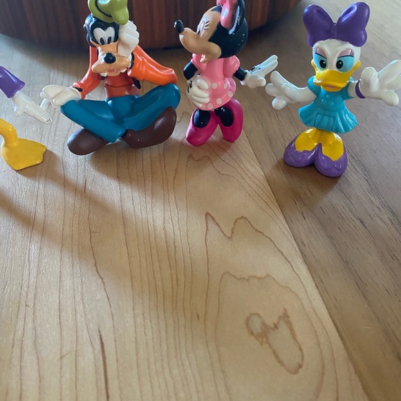 4 Vintage Disney PVC Epcot Collectible Minnie Daisy Goofy Donald Figurine Toys - Picture 2 of 14
